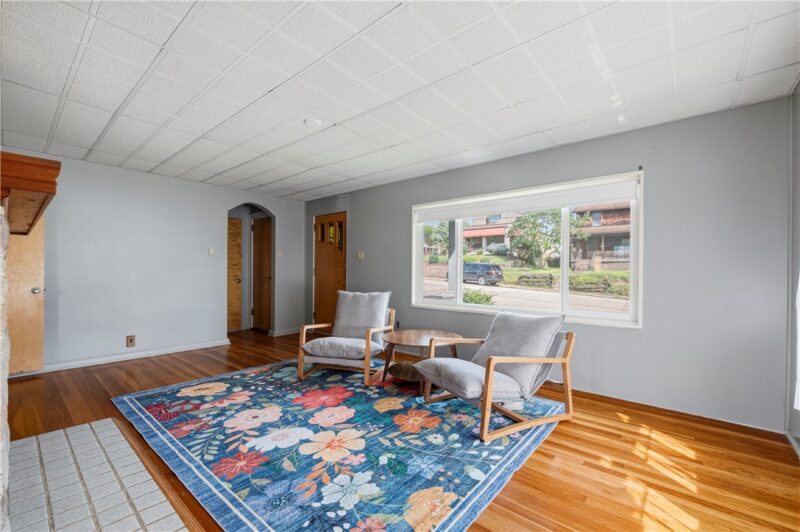 223 Pershing Dr — photo 4