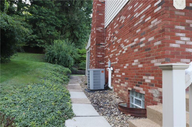 5720 Clark Ave — photo 6