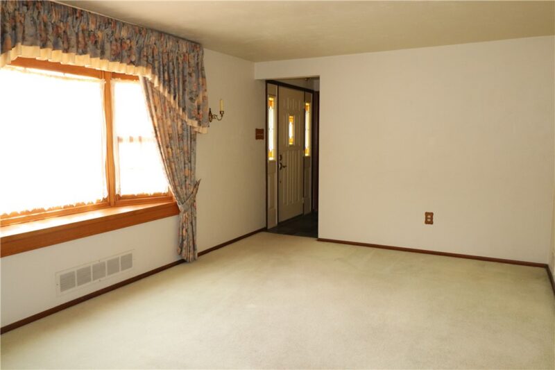 5720 Clark Ave — photo 8