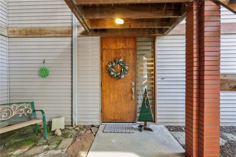 300 6th St 1 — photo 3