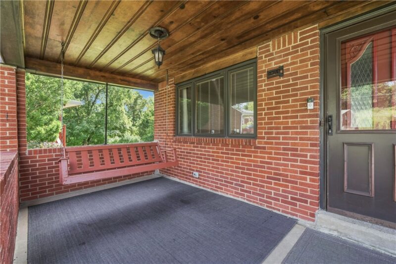 737 Providence Dr — photo 3