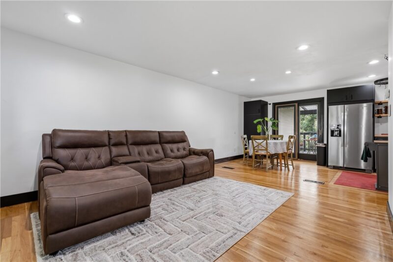737 Providence Dr — photo 4