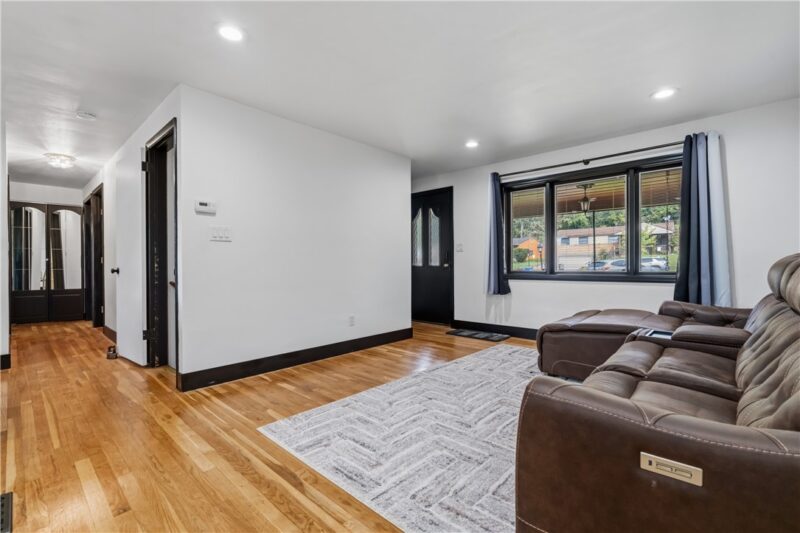 737 Providence Dr — photo 5