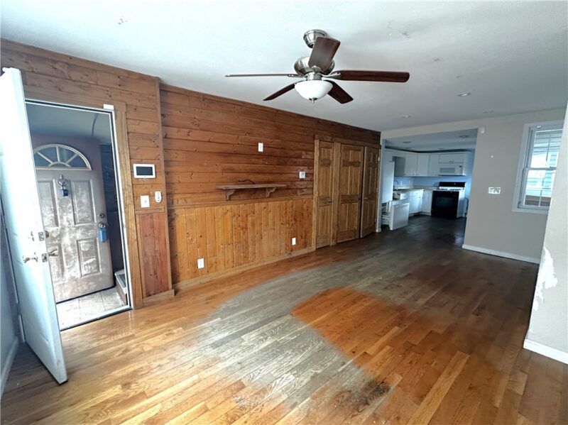 1913 Fox Way — photo 3