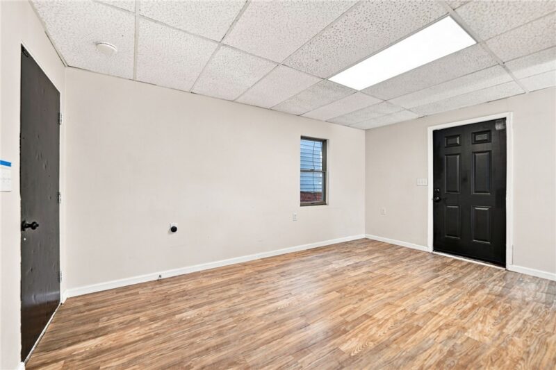 104 Solar St — photo 8