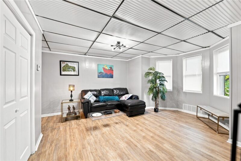 225 Spring Ave — photo 3