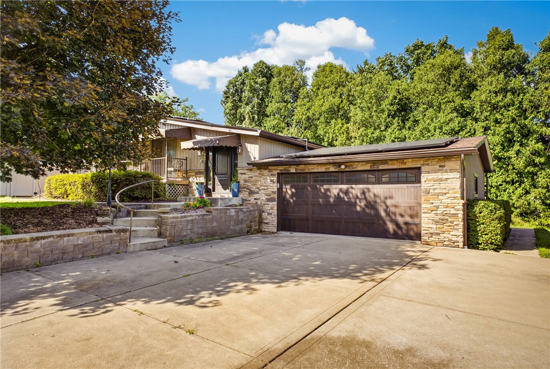 19 Ellen Dr — photo 1