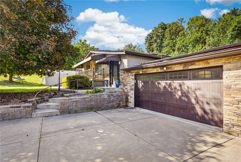 19 Ellen Dr — photo 2