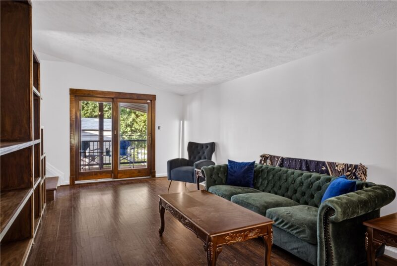 19 Ellen Dr — photo 4
