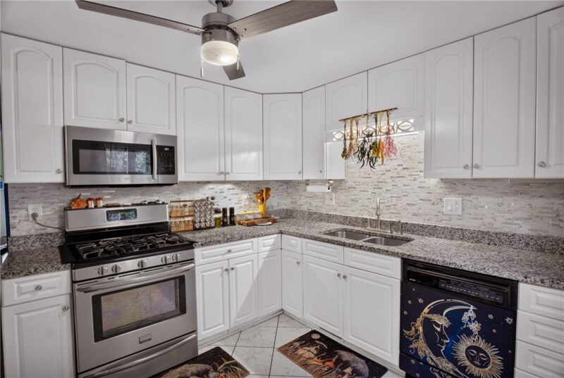 19 Ellen Dr — photo 6