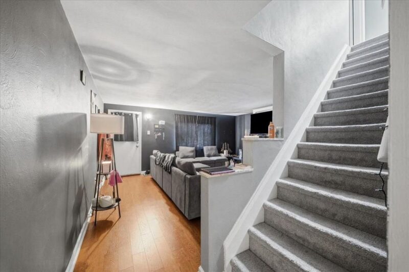 237 Mary STREET — photo 4