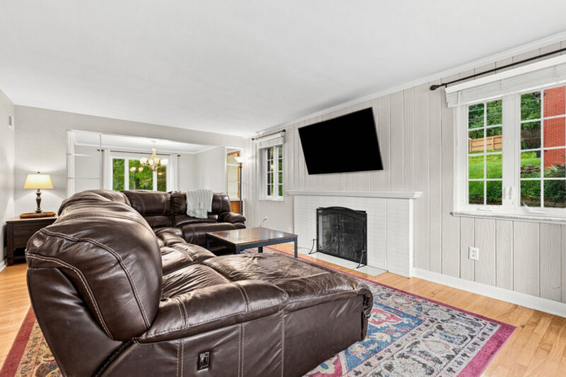 1918 Hampstead Drive — photo 7