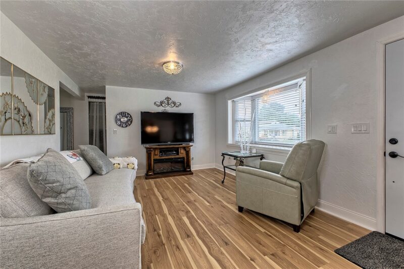 305 Donna Dr — photo 6