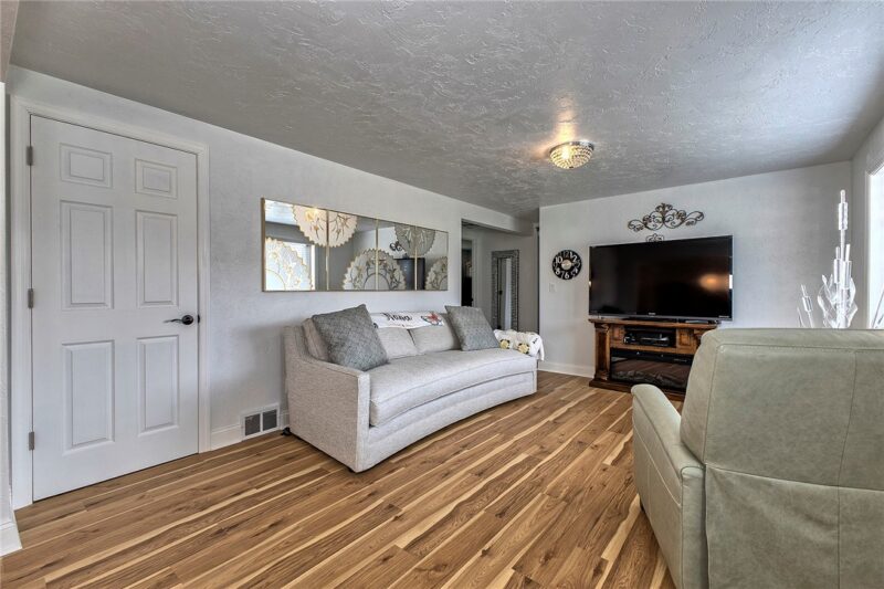 305 Donna Dr — photo 7