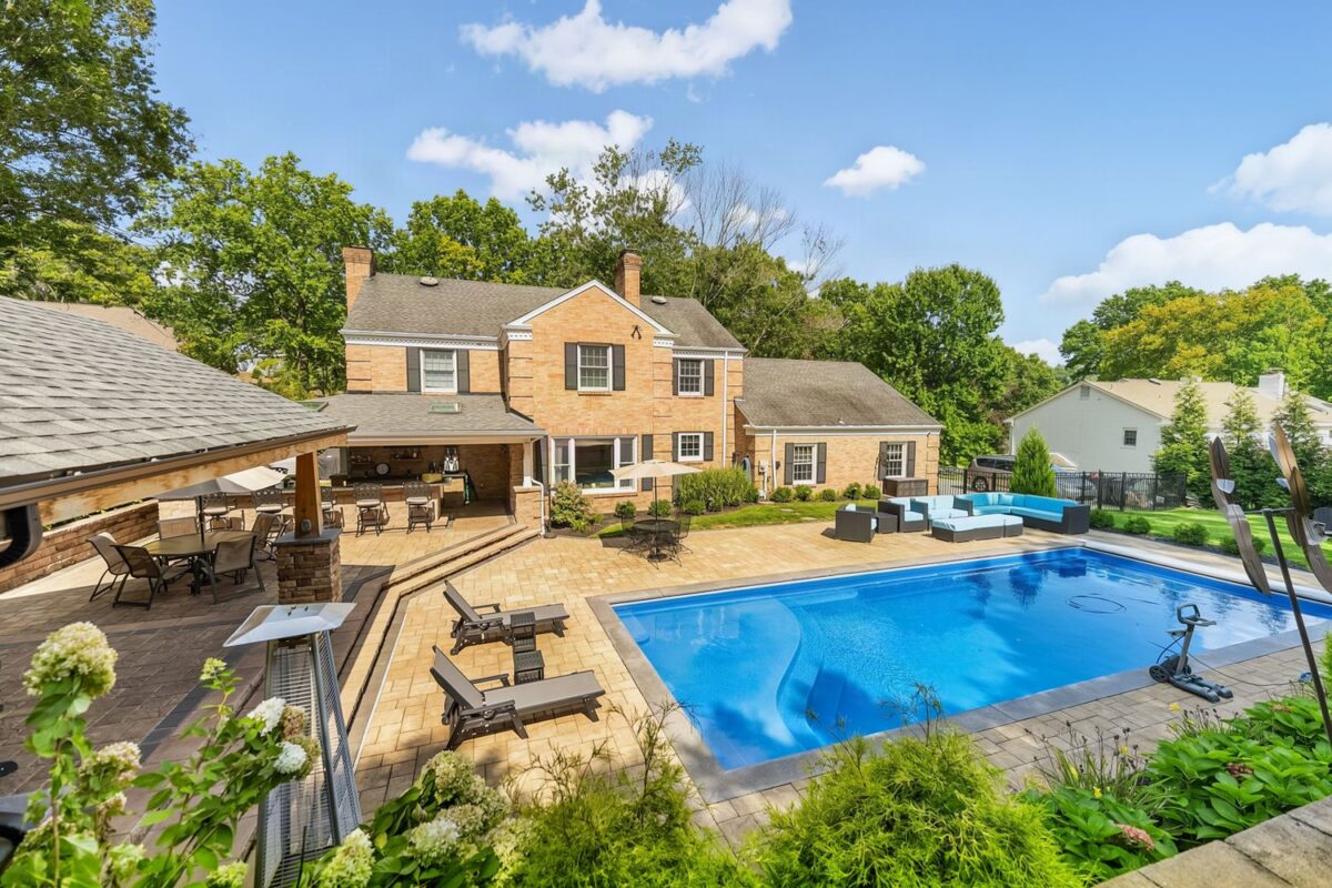143 Devonwood Dr — photo 1