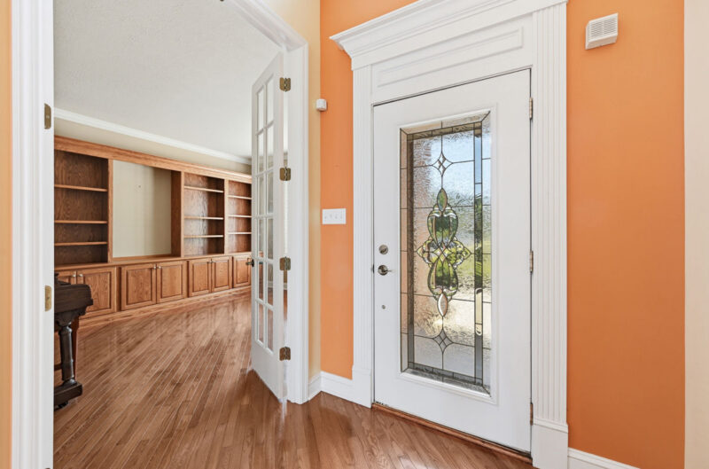 1571 Staunton Drive — photo 2
