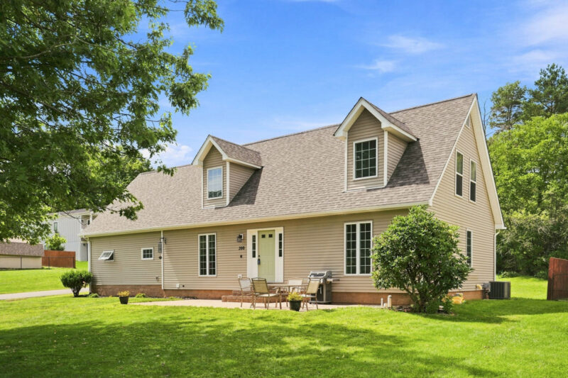 399 Lincoln Ave.