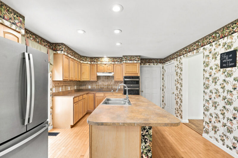 399 Lincoln Ave. — photo 7