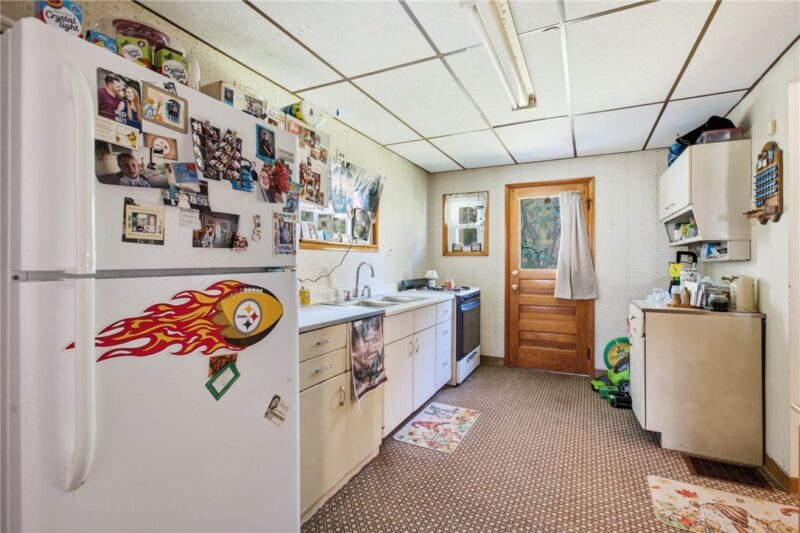 313 Meredith St — photo 2