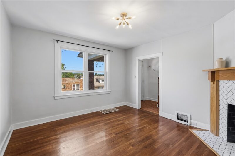 746 Montclair St — photo 8