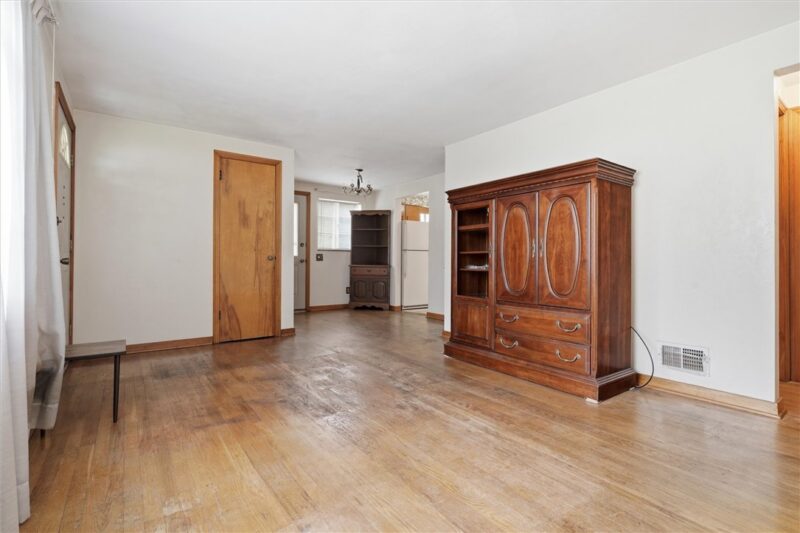 908 E Smithfield St — photo 8