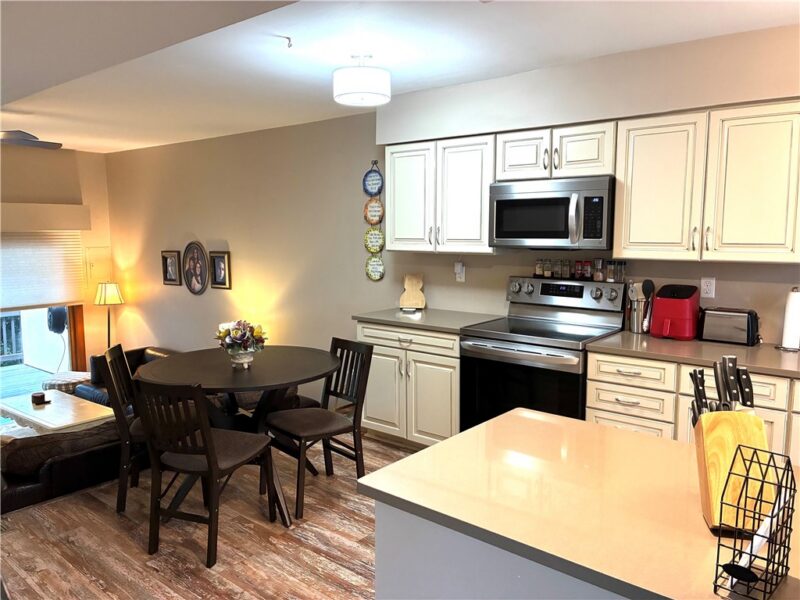 1164 Pennsbury Blvd — photo 3