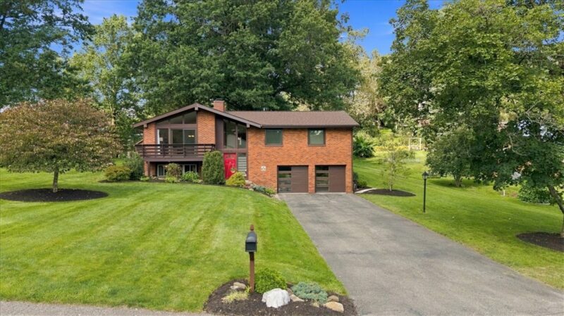 1216 Applewood Dr — photo 2