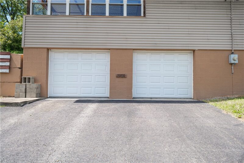 7300 Hutchinson — photo 2