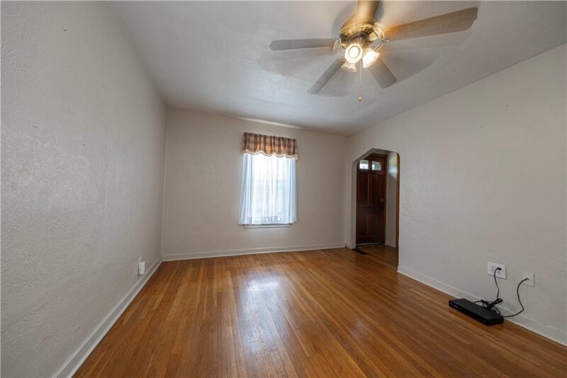 7300 Hutchinson — photo 8