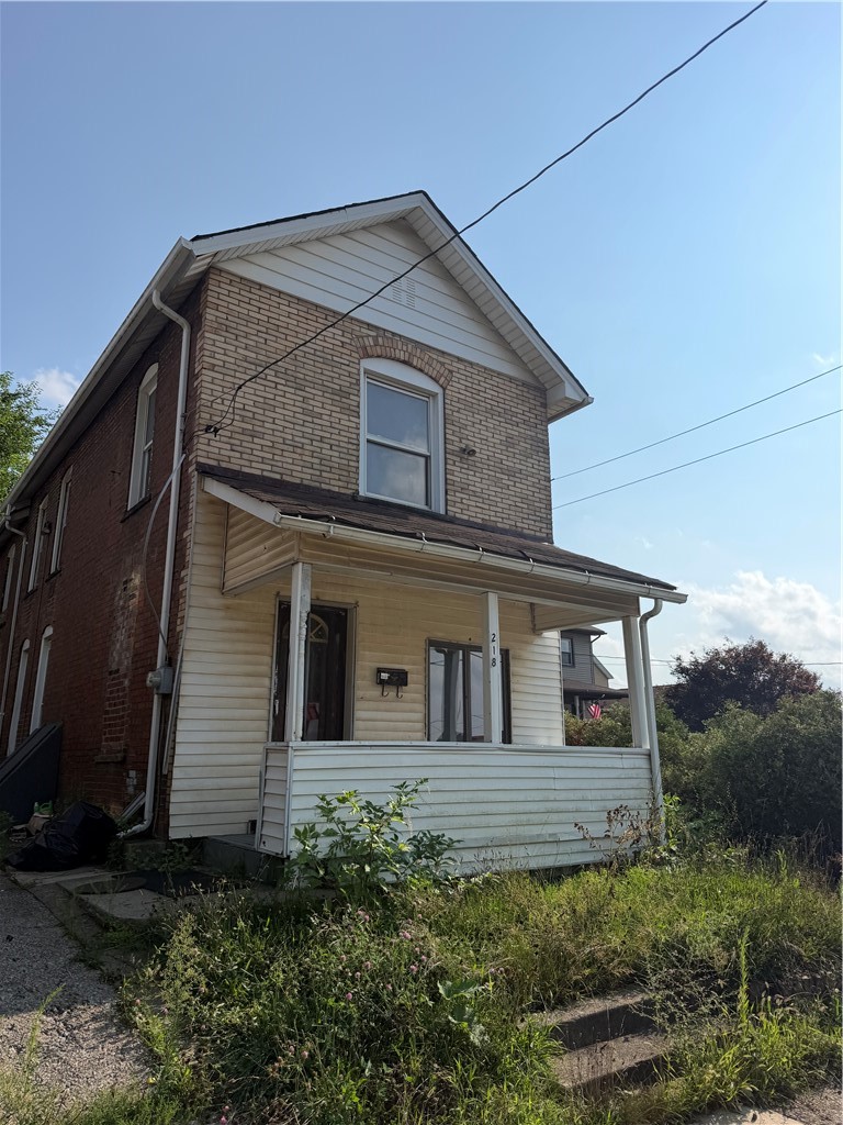 218 E Division St — photo 1