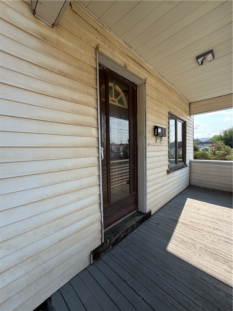 218 E Division St — photo 2
