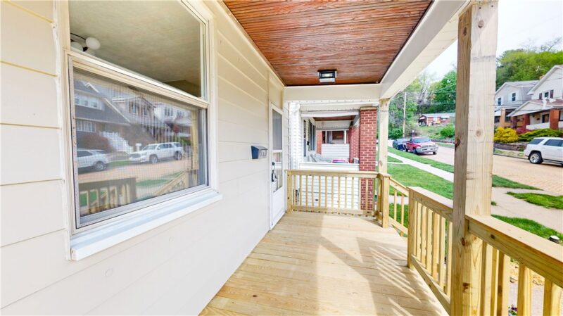 121 Sampson Ave — photo 3