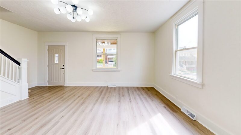 121 Sampson Ave — photo 6