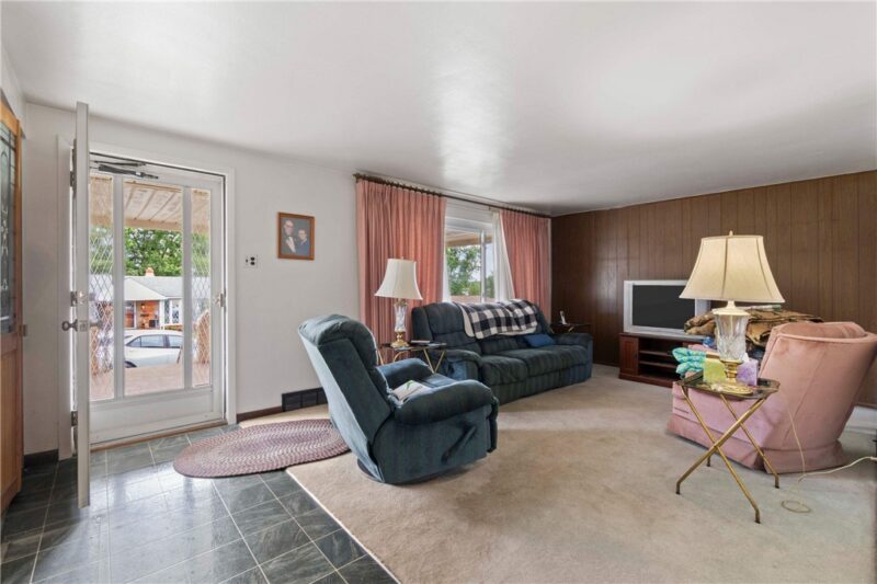 320 Livingston Rd — photo 4