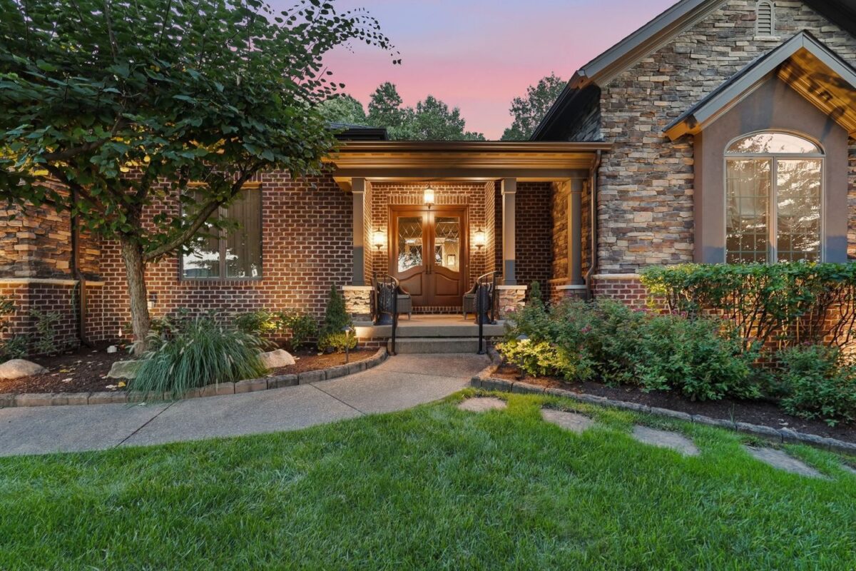 100 Silver Pines DRIVE — photo 1