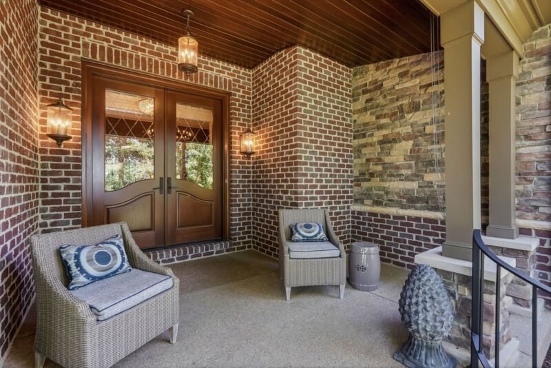 100 Silver Pines DRIVE — photo 2