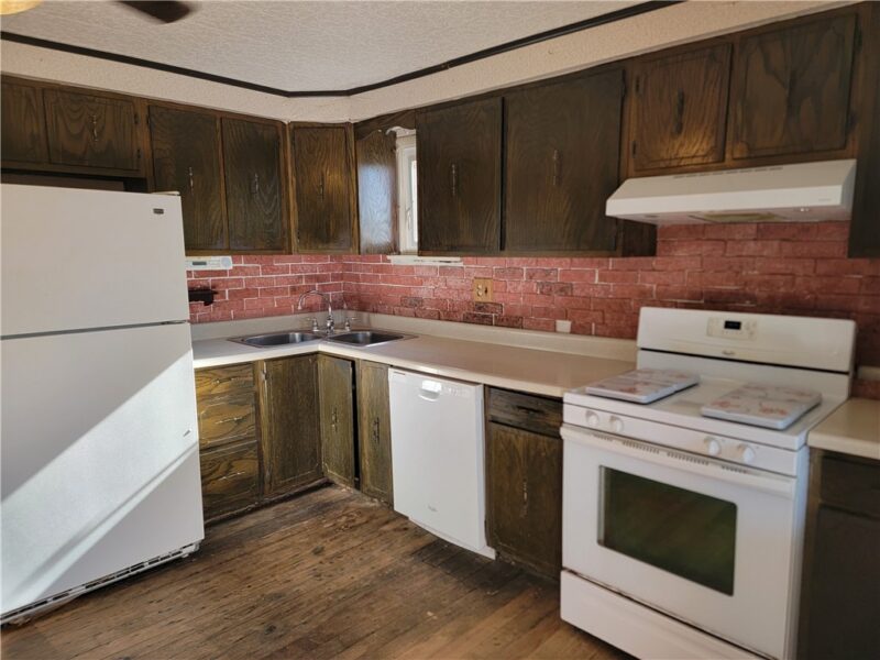 214 Perry St — photo 4