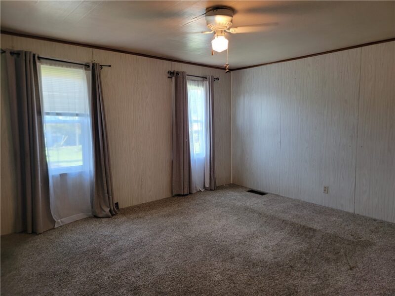 214 Perry St — photo 8