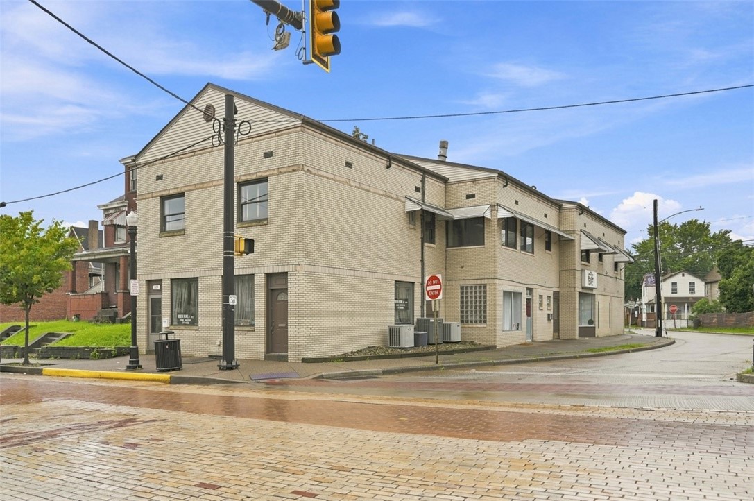 705 Broadway Ave — photo 1