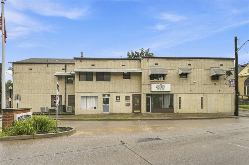 705 Broadway Ave — photo 2