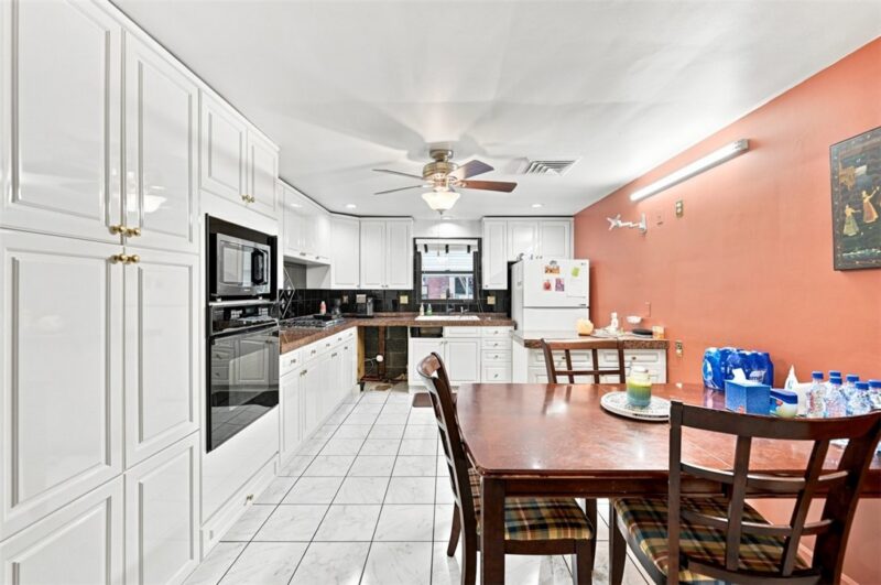 705 Broadway Ave — photo 6