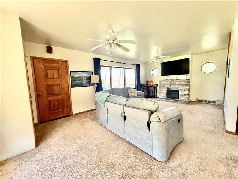 320 N Cascade St — photo 4