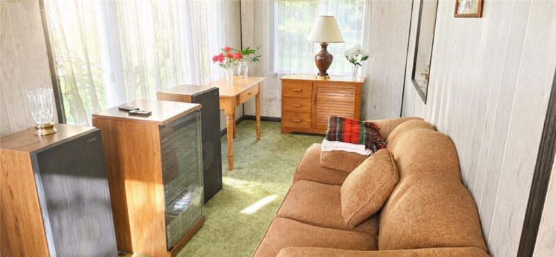 112 Railroad St — photo 3