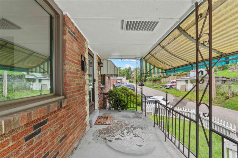 1818 Oakhurst St — photo 2