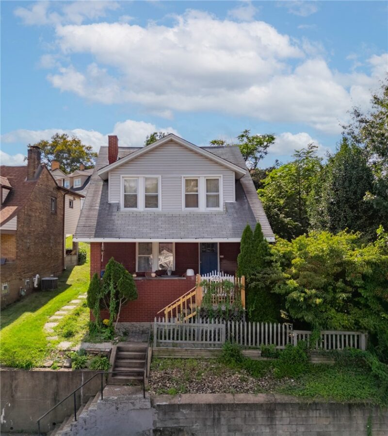 369 Center Ave — photo 2