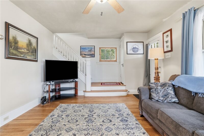 369 Center Ave — photo 6