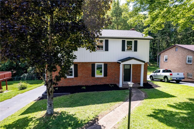 634 Stamford Dr — photo 3