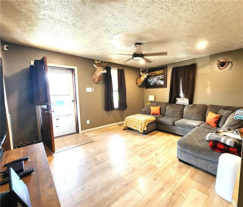 817 John St — photo 3
