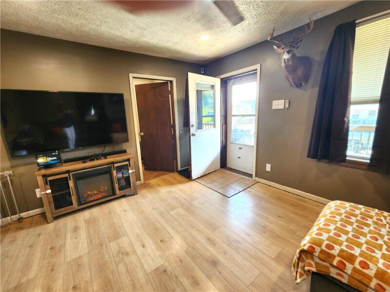 817 John St — photo 6