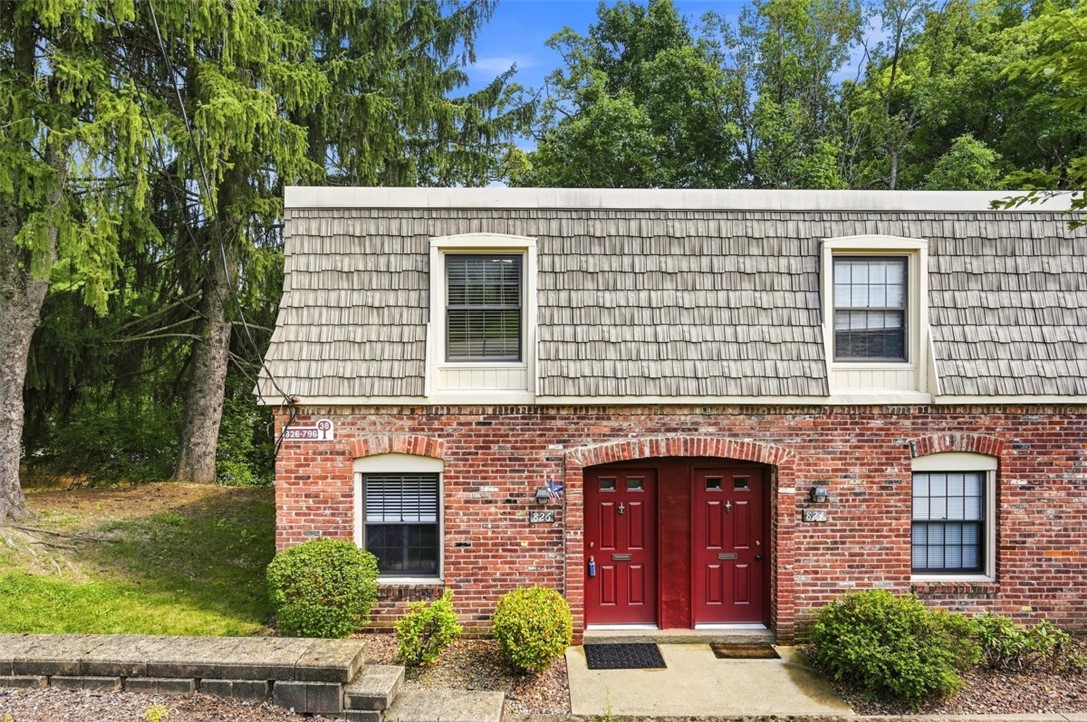 826 Carriage Cir — photo 1